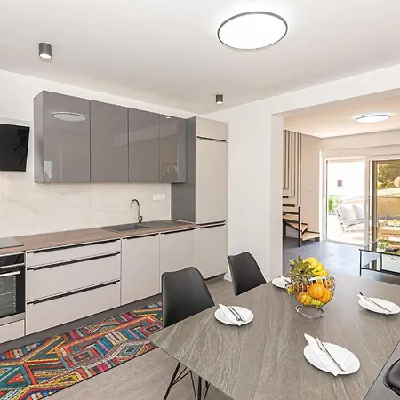 Beautiful In Brodarica With Kitchen Apartment