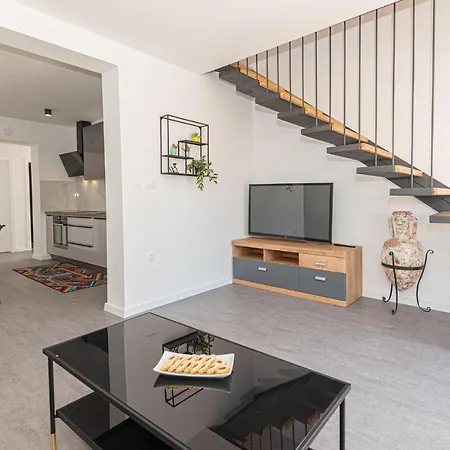 Beautiful In Brodarica With Kitchen Apartment