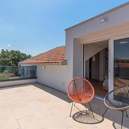 Beautiful In Brodarica With Kitchen Apartment *